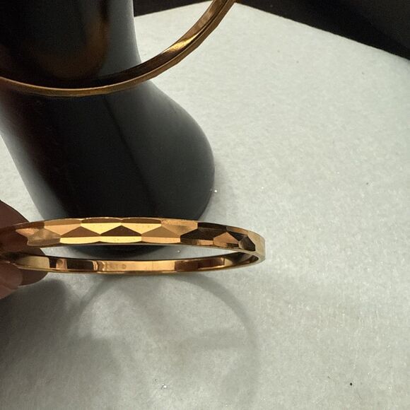 Lot of 2 Monet Gold Tone Bangle Bracelets 2 Styles - Picture 3 of 6